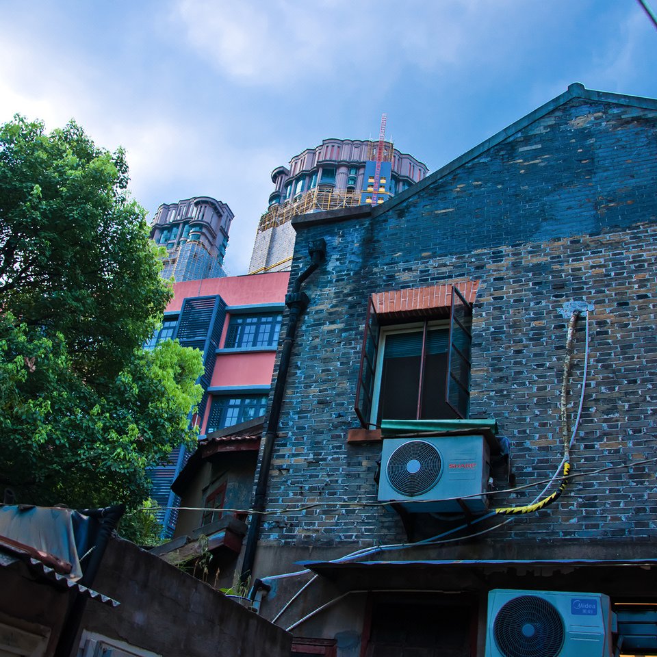 黄河路与南京西路交叉口附近宾馆