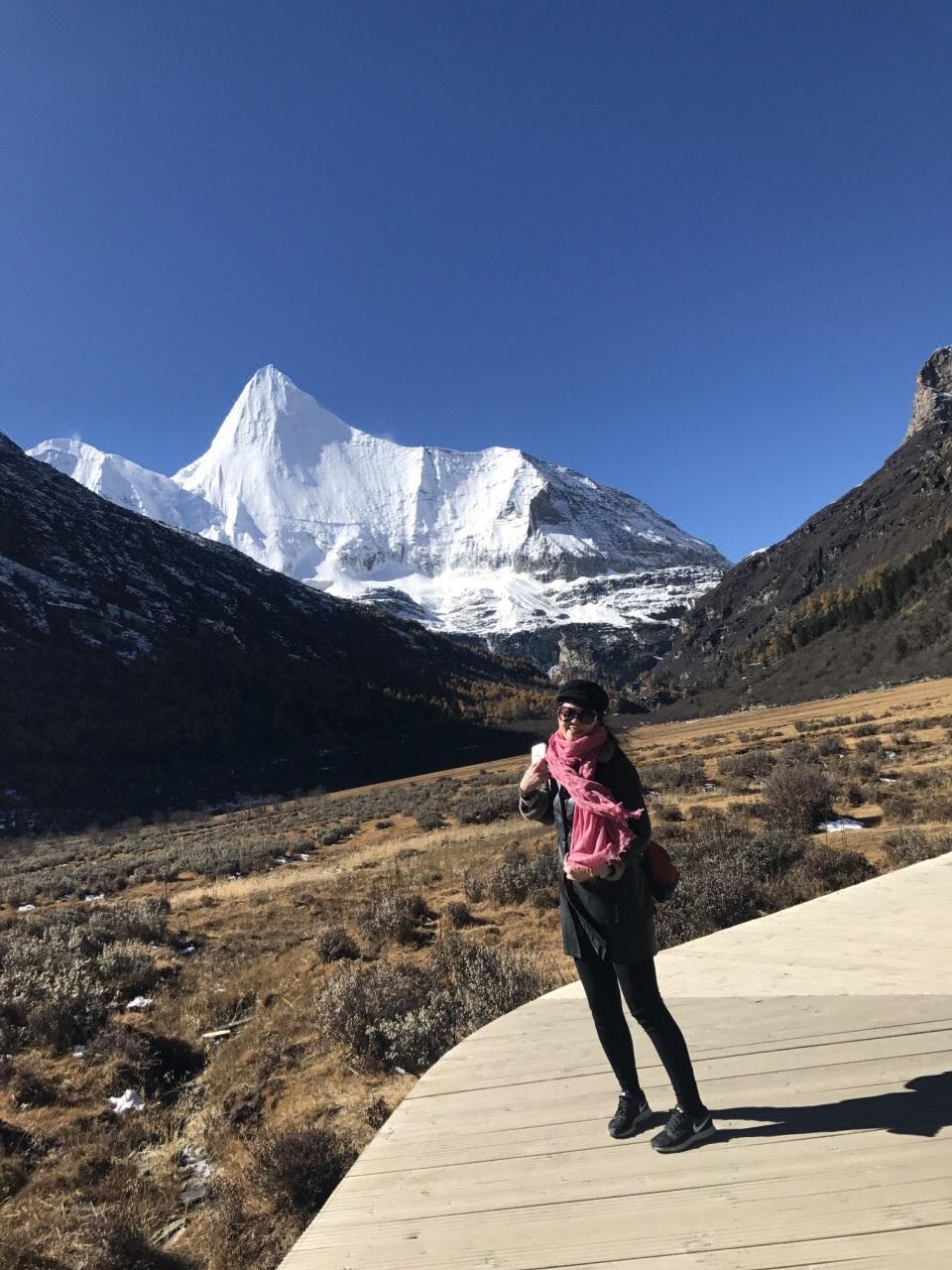 亚丁扎西空墅藏文化主题酒店