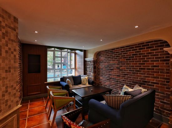 雅客小镇假日酒店(长春大街店)(原人民广场店)