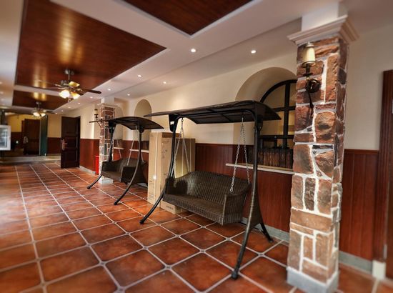 雅客小镇假日酒店(长春大街店)(原人民广场店)