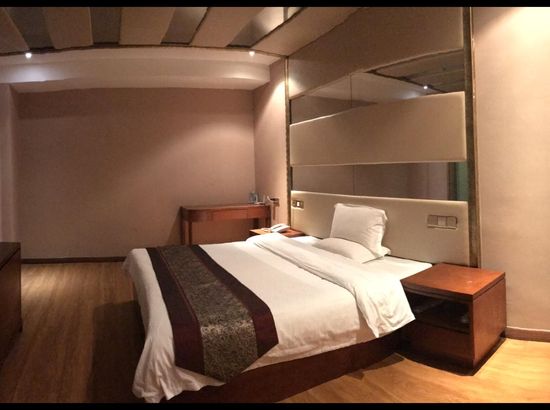 淄博灯塔商务酒店