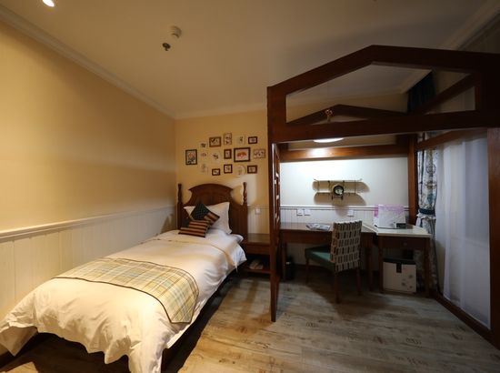 雅客小镇假日酒店(长春大街店)(原人民广场店)