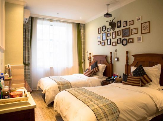 雅客小镇假日酒店(长春大街店)(原人民广场店)