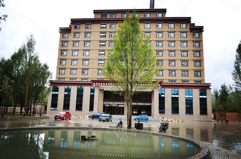 稻城阳光温泉酒店