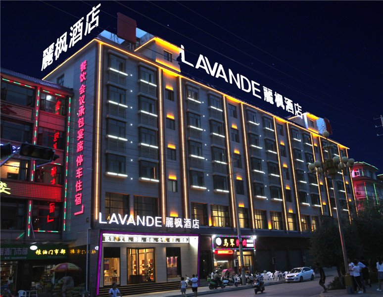 所以比较留意陇南的新酒店,在长江大道老远就看到丽枫酒店的巨型店招