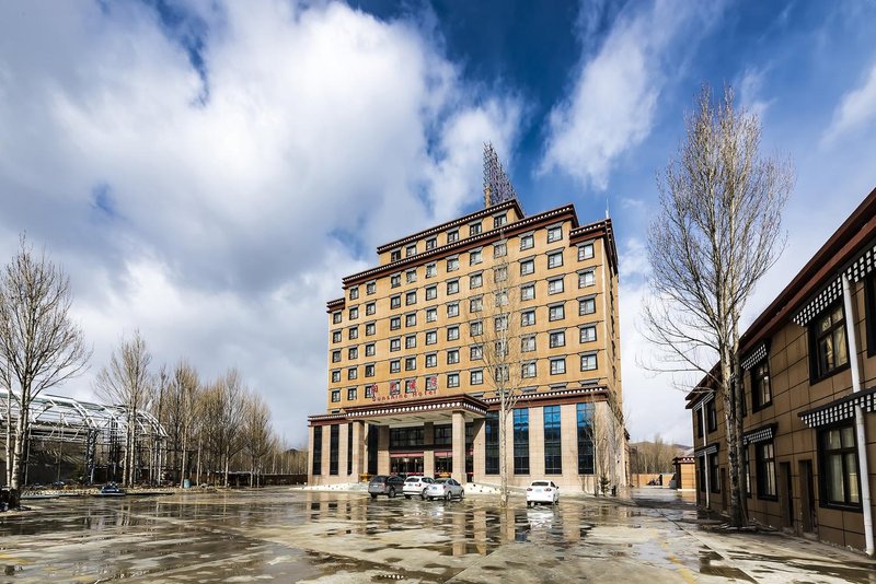 稻城阳光温泉酒店