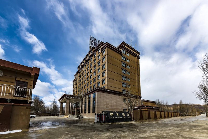 稻城阳光温泉酒店