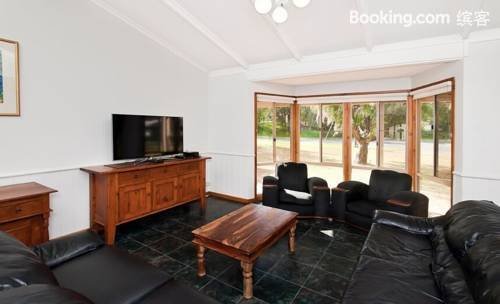 Quindalup Retreat Guest Room