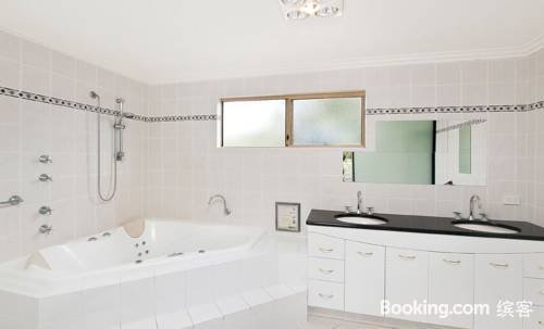 Quindalup Retreat Guest Room