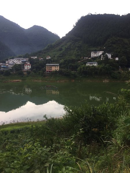 资兴东江湖湖边小筑住宿