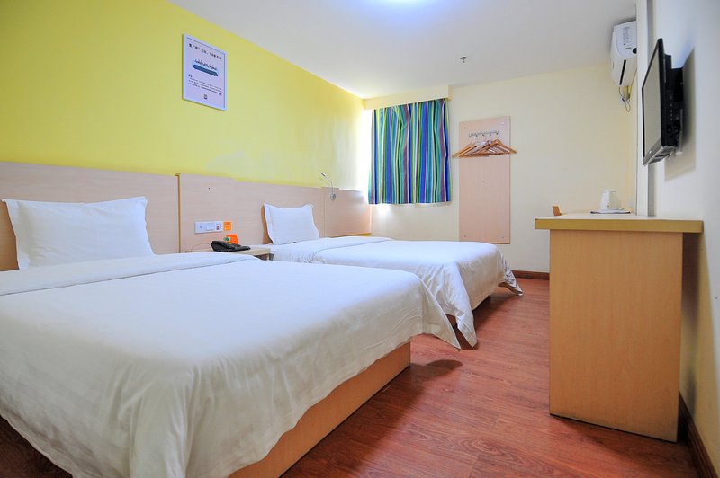 7天连锁酒店(三亚海月广场店)