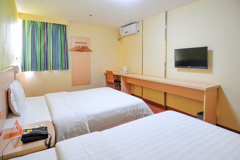 7天连锁酒店(三亚海月广场店)