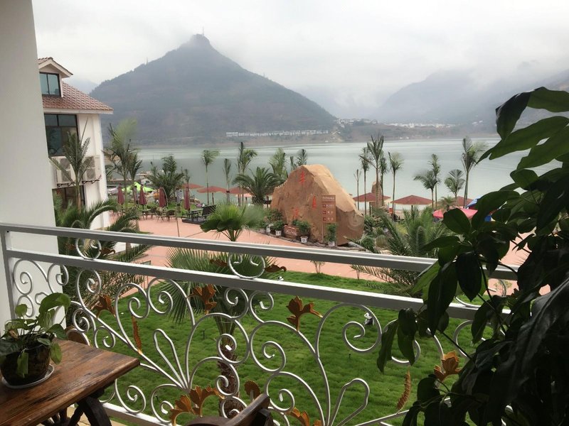 水富半月湾假日酒店