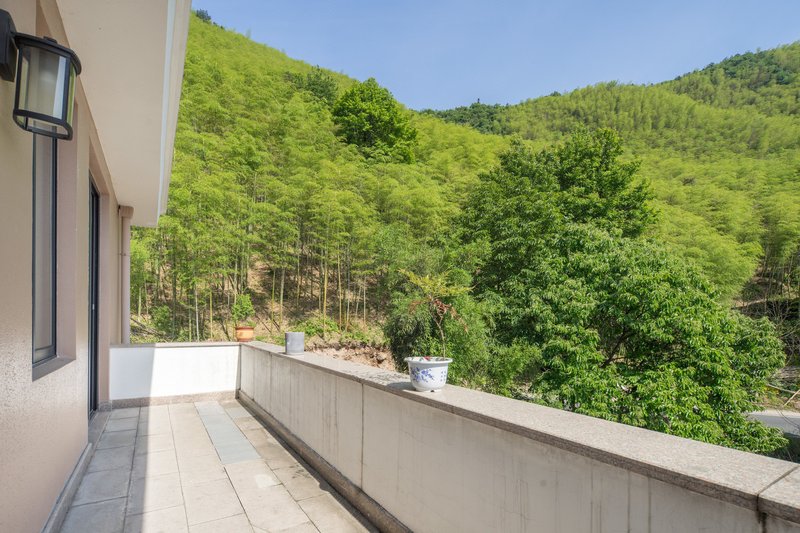 湖州隐蔽在大山竹海里的安吉上山下山民宿