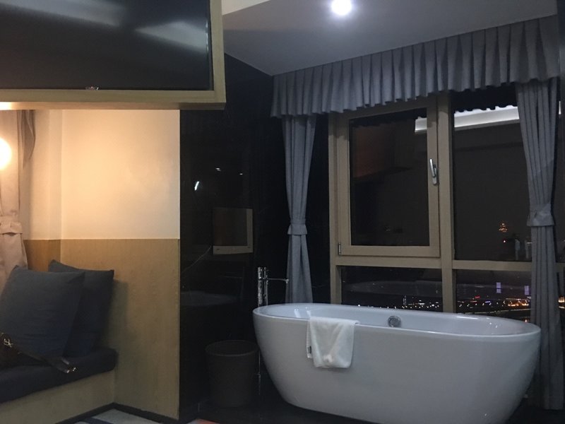 重庆来住·千寻空中酒店