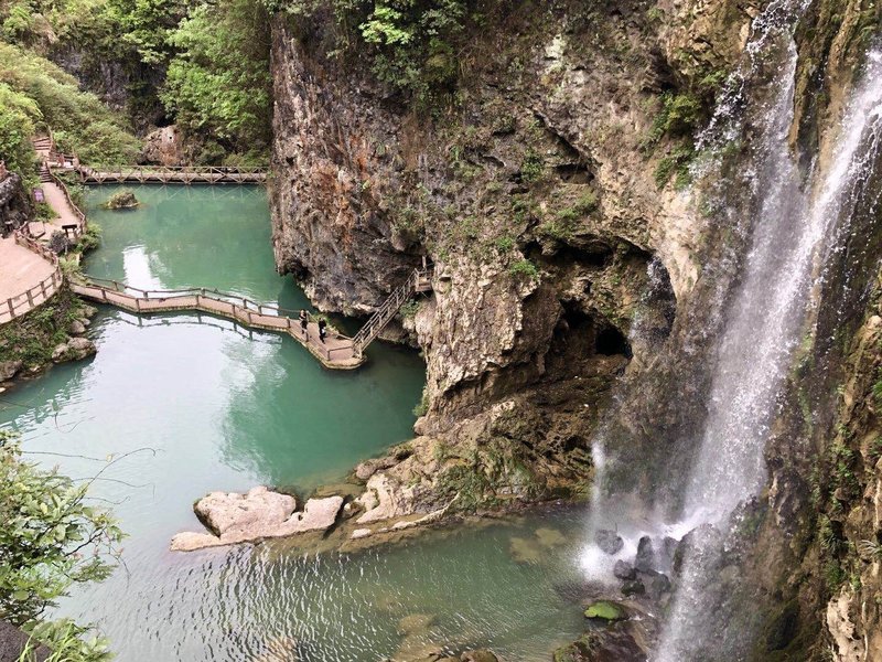 绥阳十二背后清溪峡山庄