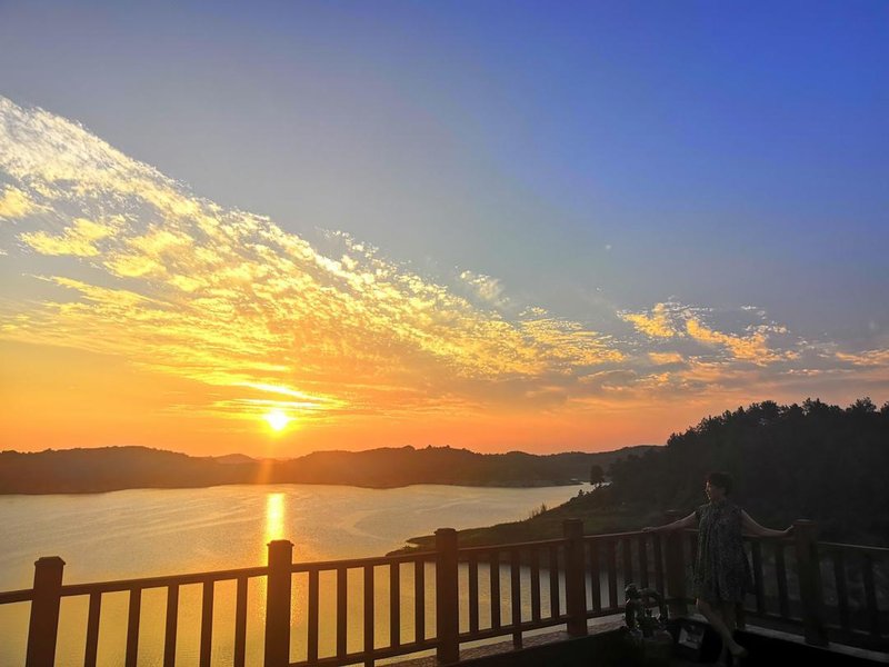 丹江口千岛画廊度假村