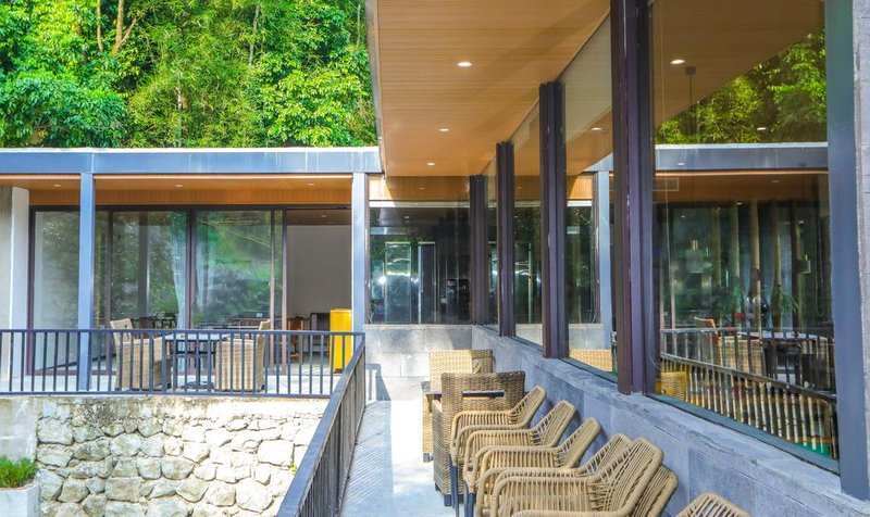 Cha Hotel Hotel public area