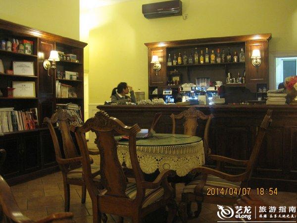 晚安喵的钢琴谱-路遇风景篇: 这是在岛上遇见的第一只喵 这是拍的照片现场做的明