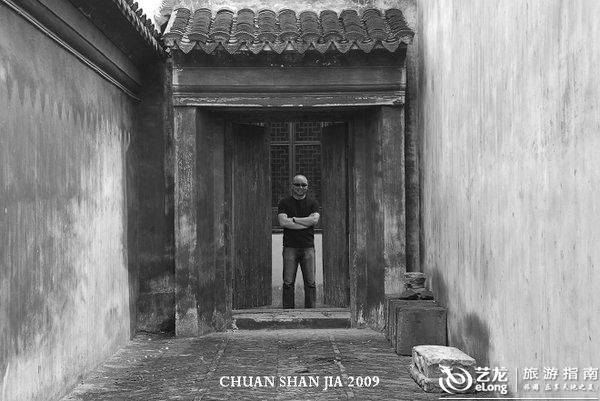 家华君武,著名音乐家王萃,琵琶艺术家华秋苹,国学大师钱穆,中科