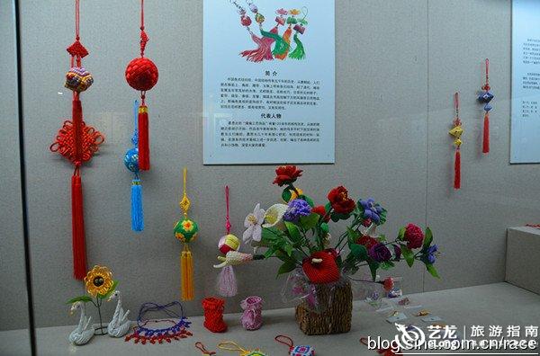 三 ▲】 花布是制作布贴画的原材料,它无毒无害,花布可大可小,