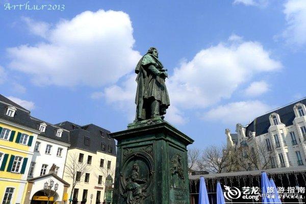 【比利时·布鲁塞尔】在比利时买个名画枕头抱