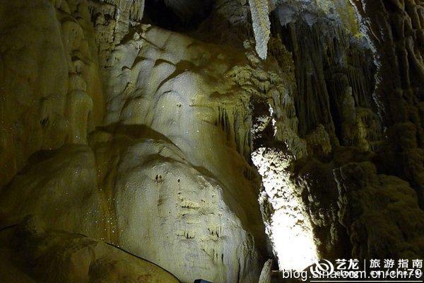 到吉林通化(地级市),清晨到站后,再换成长途汽车到其下辖的"集安市"