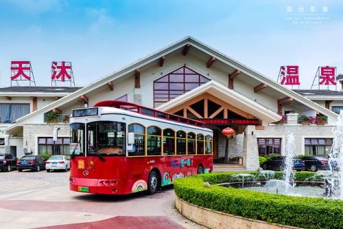 乘坐厦门首列旅游专线铛铛车 串珠成线畅游集美