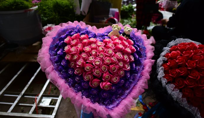 在昆明斗南花卉市场,像买菜一样买花