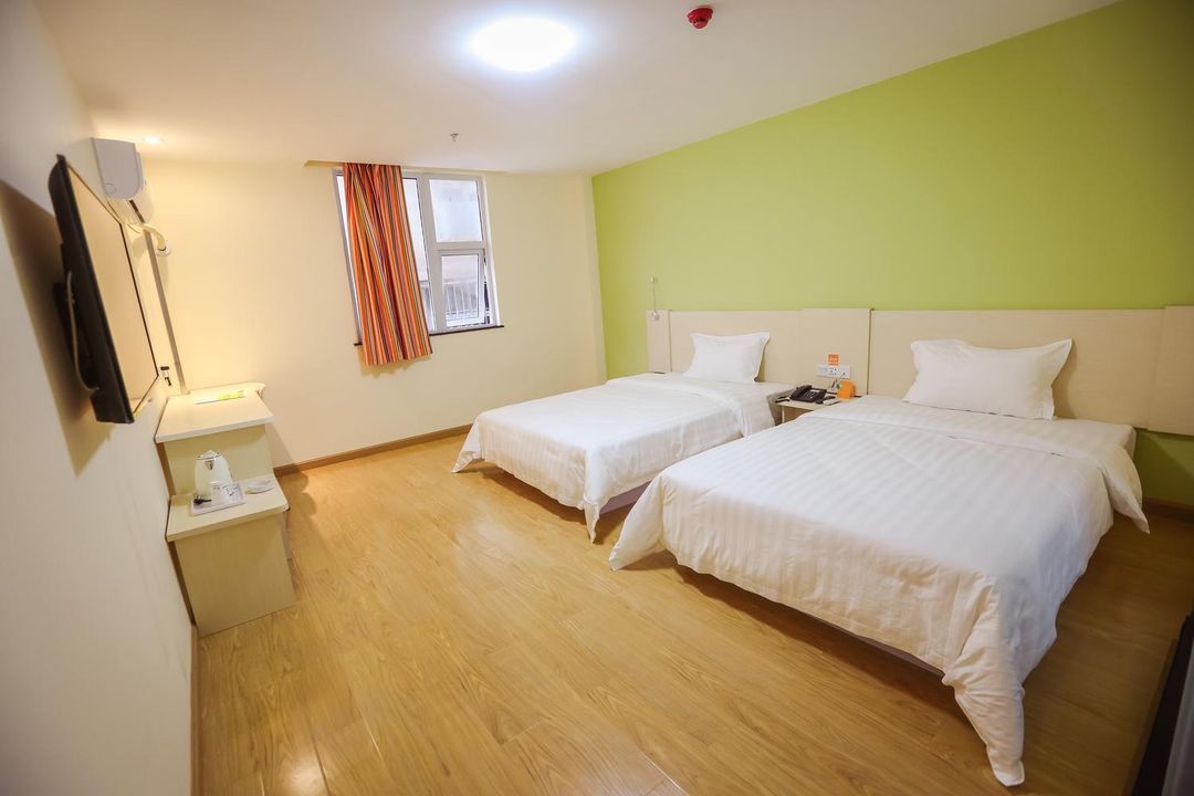 7 Days Inn (Yunfu Bus Station, Yihua International Plaza)