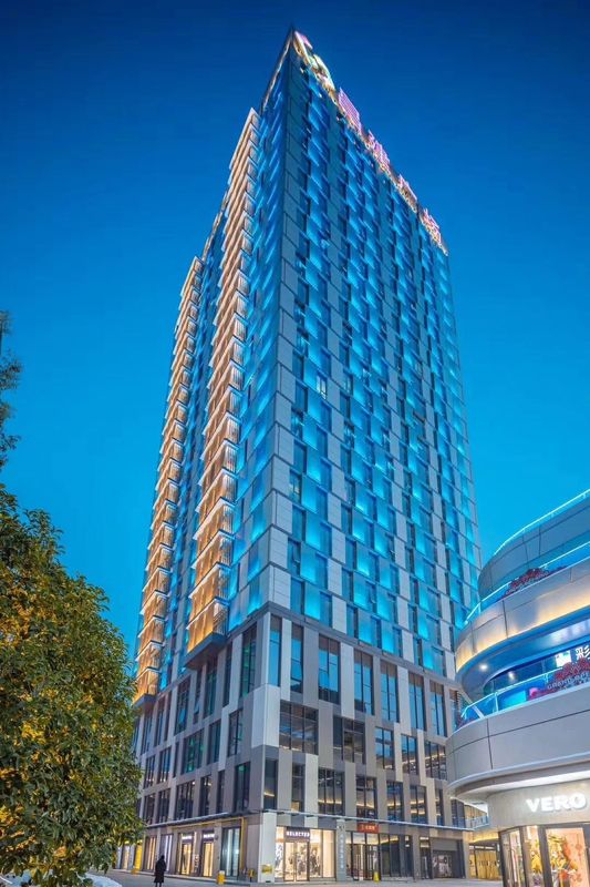 Baiya Light Luxury Holiday Apartment (Yangzhou Railway Station Jinghuacheng Branch)