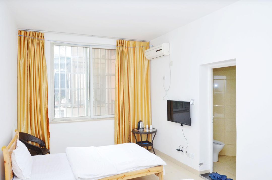 Redbuds Hotel