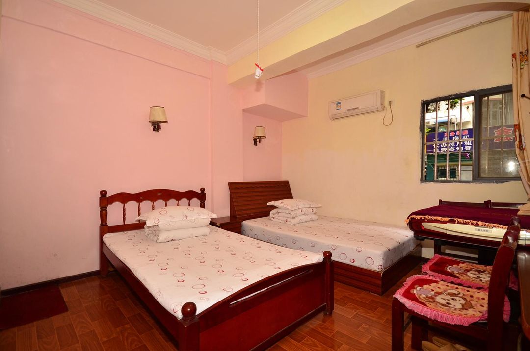 Tianyi Hotel (Wuhan Yellow Crane Tower Shouyi Road Subway Station)