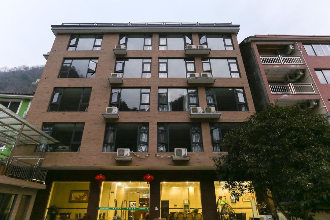 Xiaoqiao Liushui Renjia