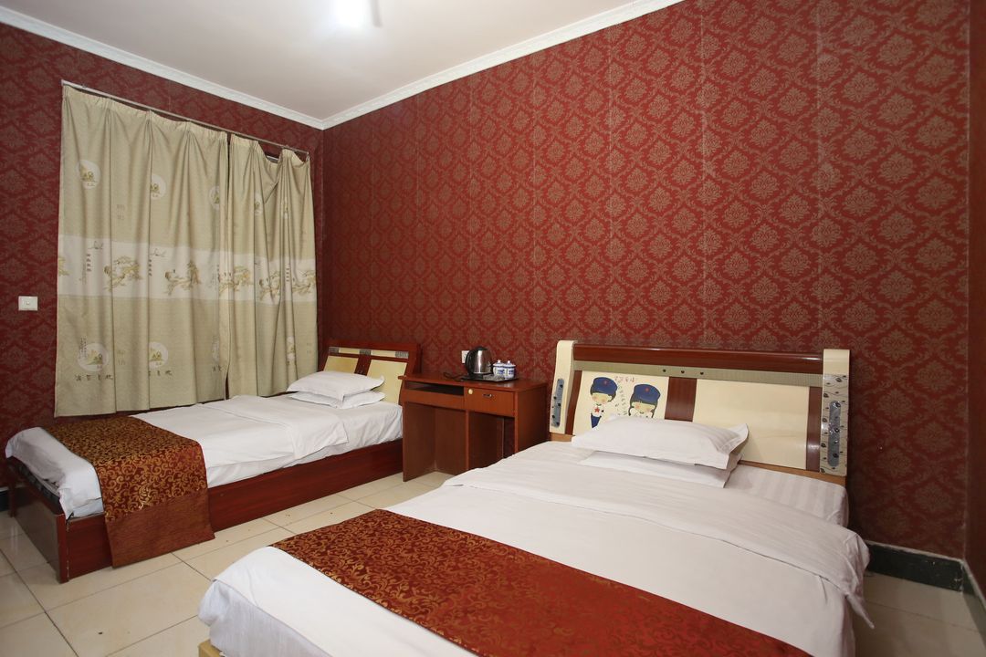 Dongfanghong Hotel (Chengdu Hetang South Street)