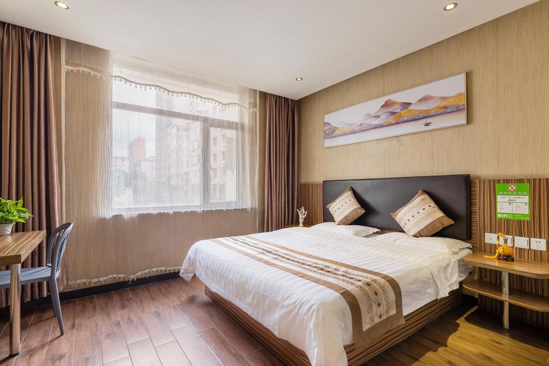 Huijia Shishang Hotel (consulate)