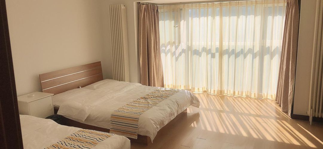 Zixuan Qiansu Home Apartment (Tongren Hospital Rongchang East Street Subway Station Branch)