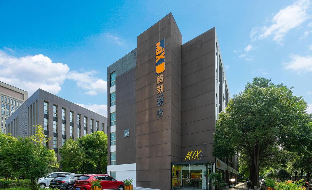 Secret Carving Hotel (Wuhan Finance Gangbei Subway Station)