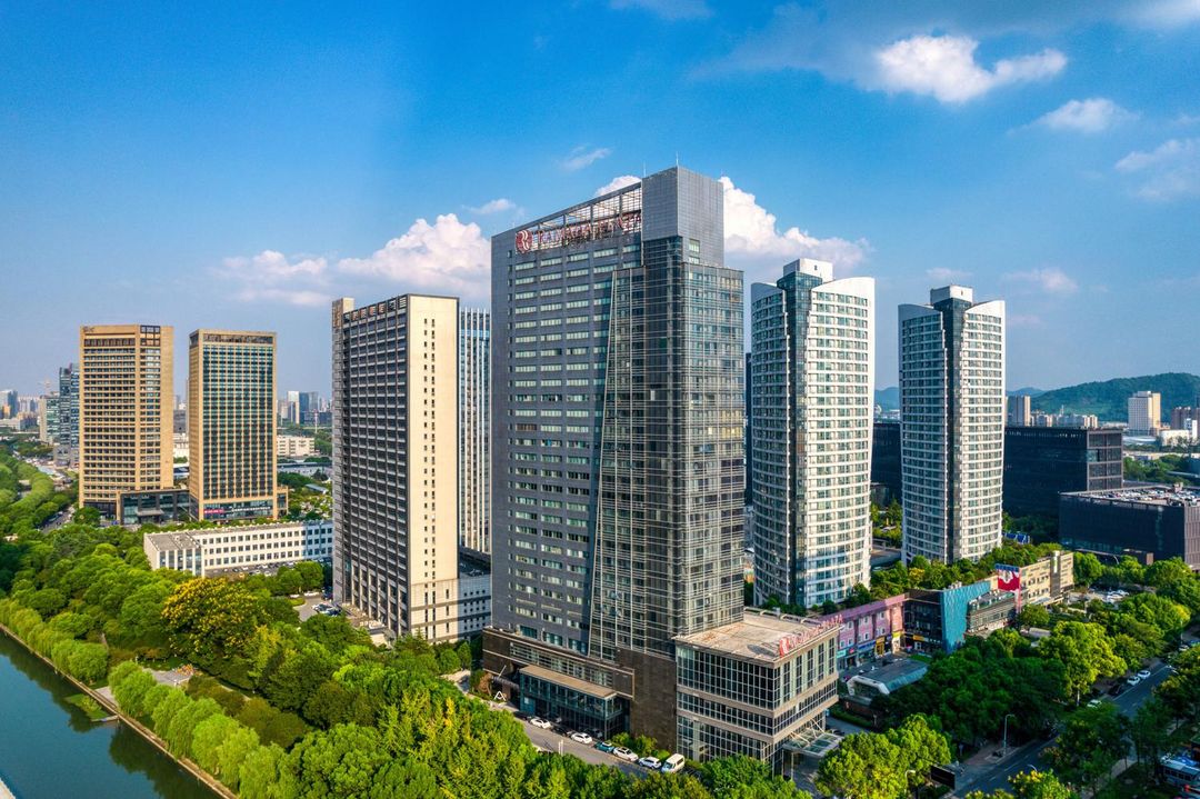 杭州濱江寶龍城誠業路亞朵酒店