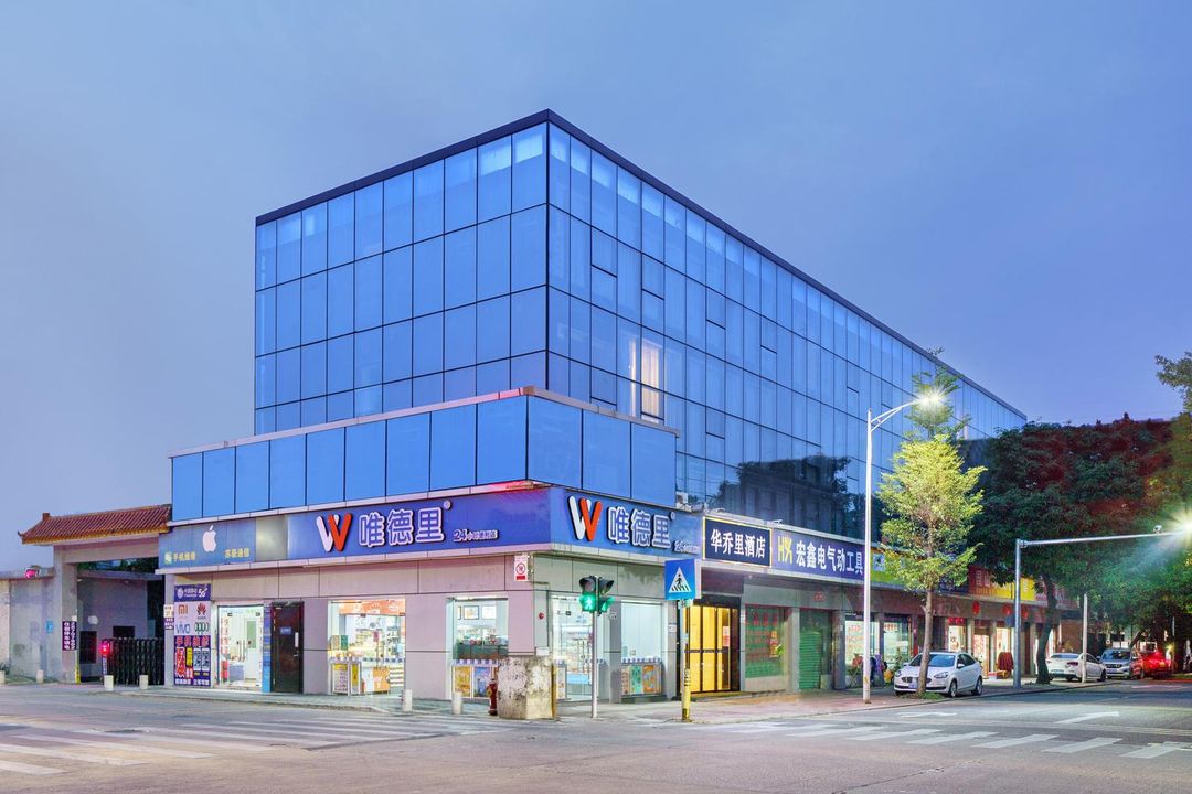 深圳華喬裏酒店(龍崗福坑地鐵站店)