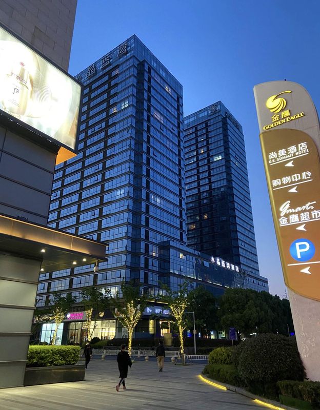 Han Luxury Holiday Hotel (Nanjing Greentown Crystal Blue Bay Baijiahu Subway Station Branch)