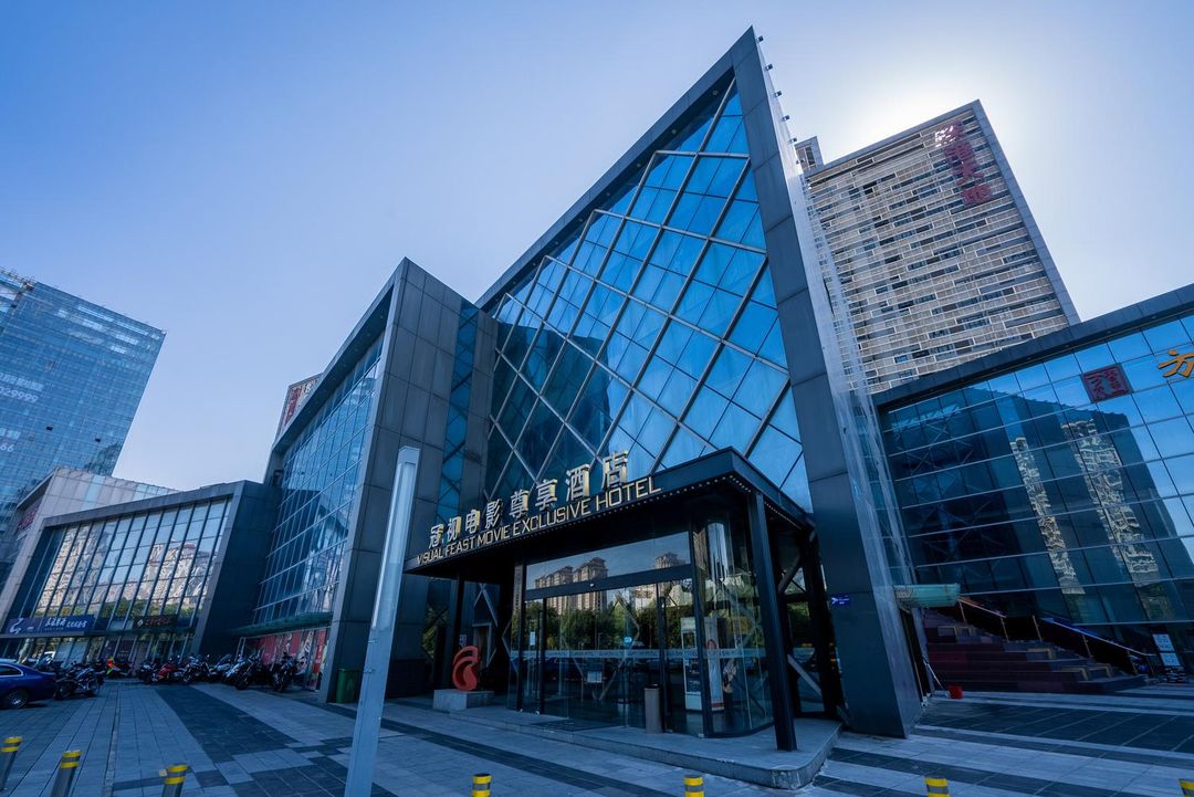 Visual Feast Movie Exclusive Hotel