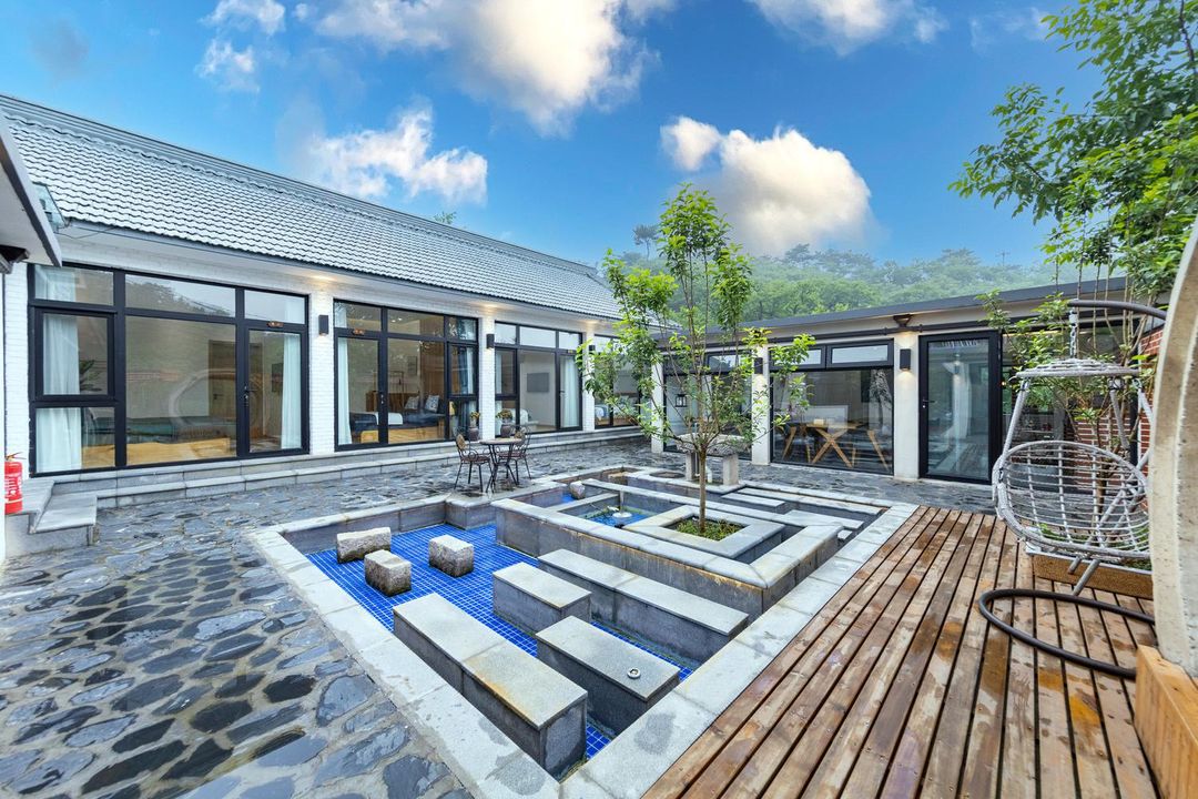 Floral Hotel · Beijing Meet Nanshe Hotel (Mutianyu Great Wall Branch)