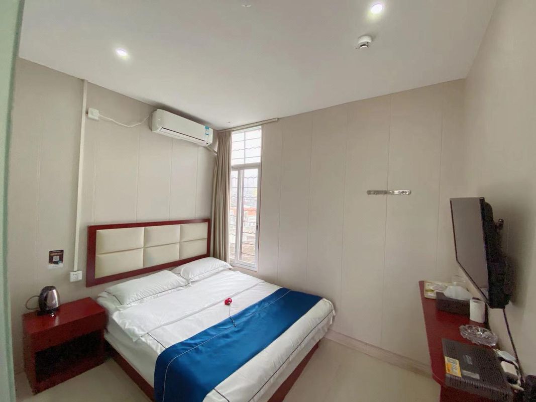 Junyue Accommodation (Shangxiajiu Pedestrian Street 13 Hang Clothing Wholesale Market Store)