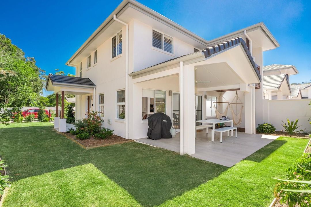 Drift - 3 Br Home Near Town & Beach with Pool