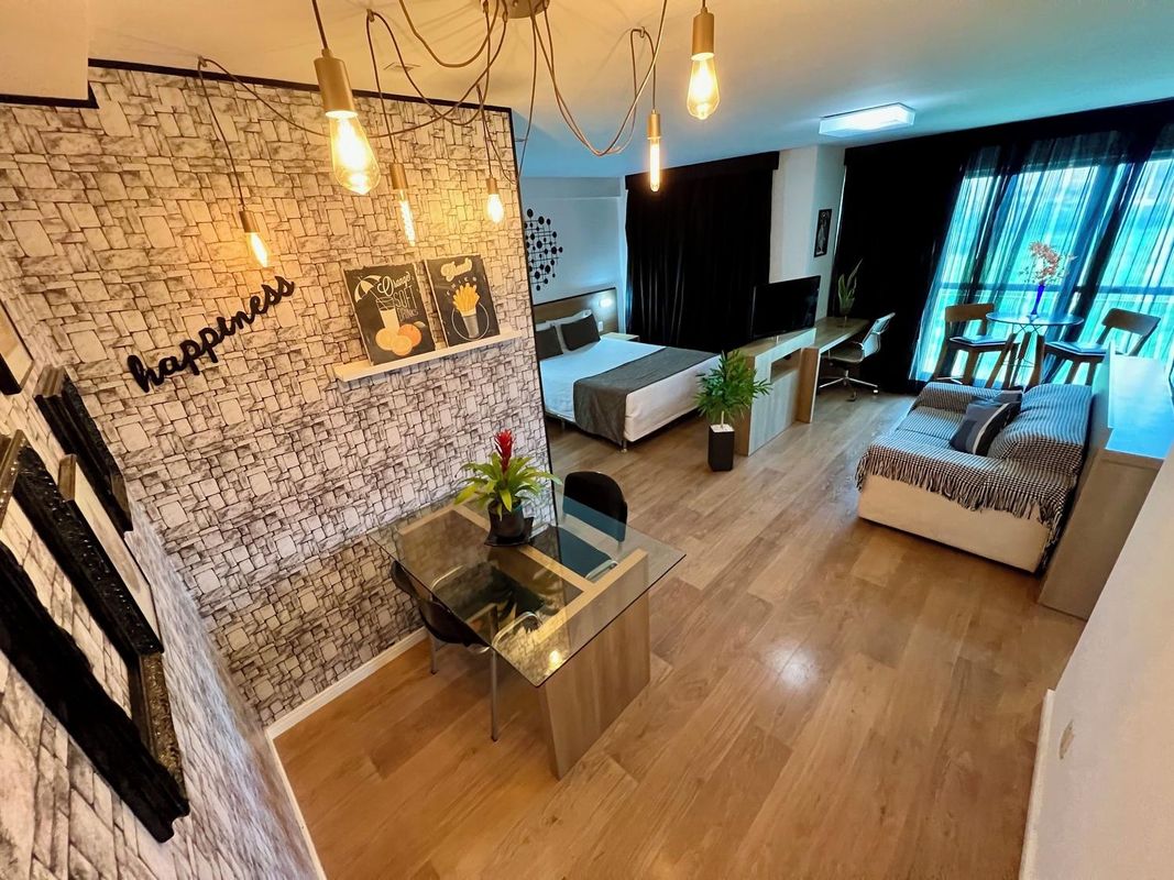 夏天停留平面工作和放鬆