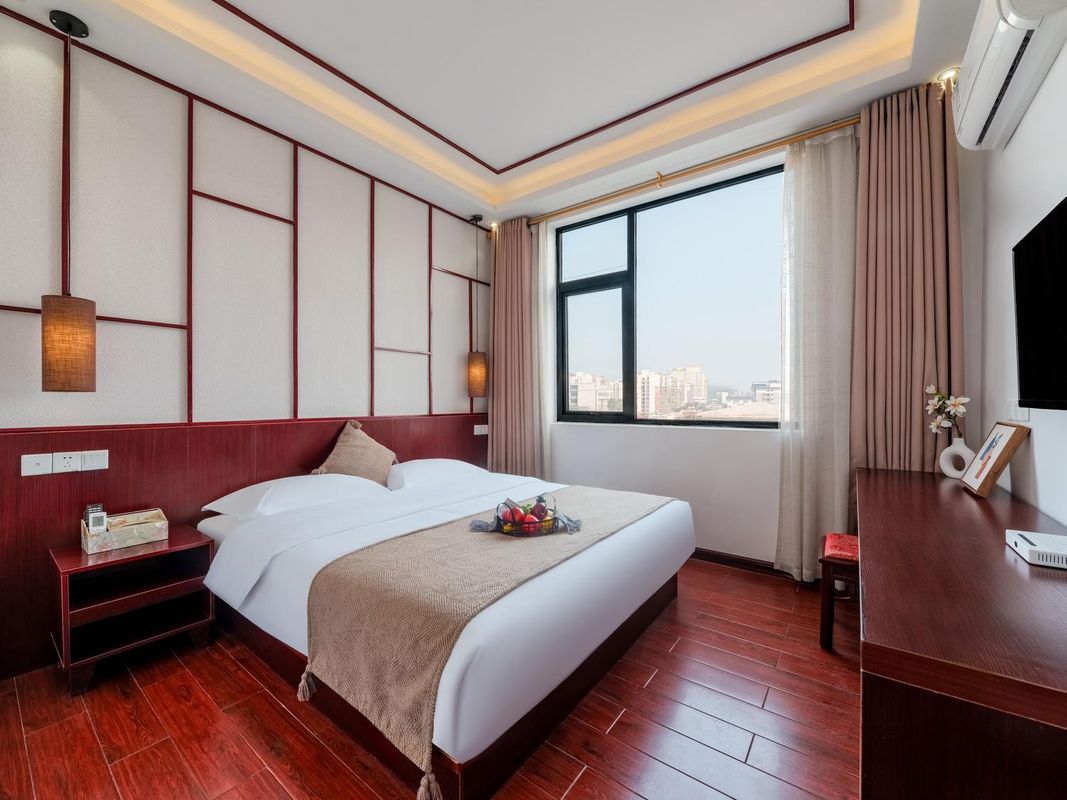 Heyue Hotel (Guilin Railway Station Vientiane City Branch)