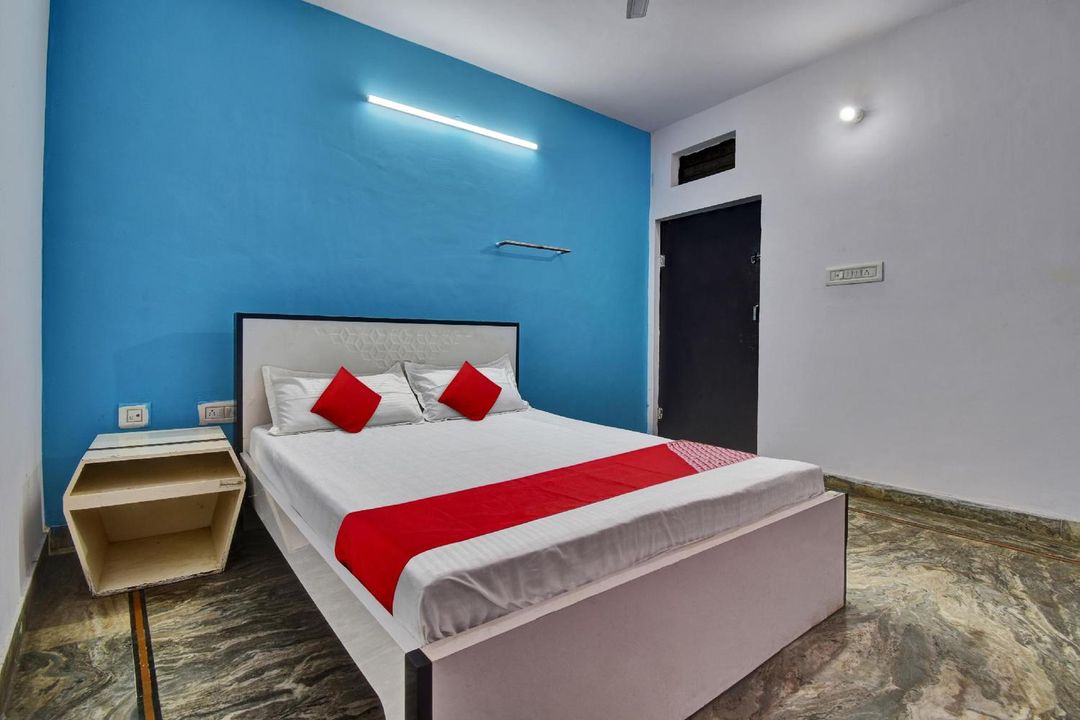 Hotel O Hm & Restaurant