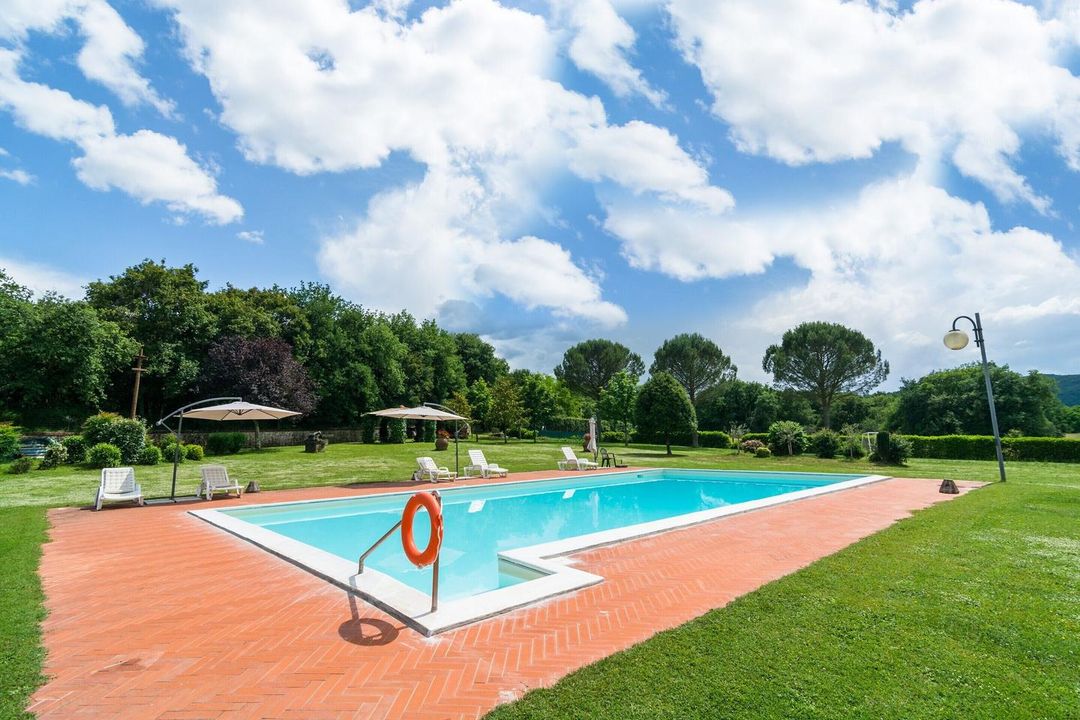 Country House with Pool and Court