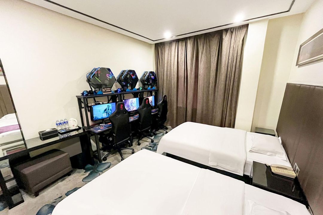 Yaxin E-sports Hotel (Shenzhen Bao'an Airport Hezhou Road)